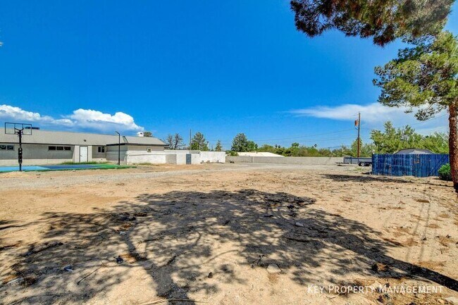 Building Photo - 3962 Euclid St