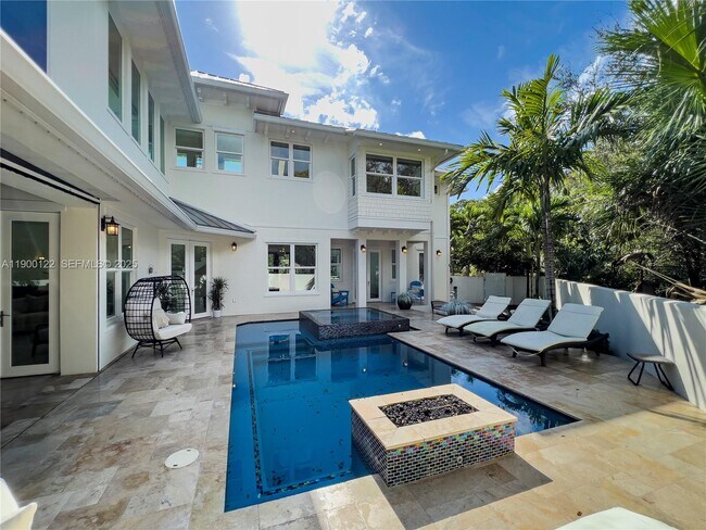 Building Photo - 545 SW Indianola St