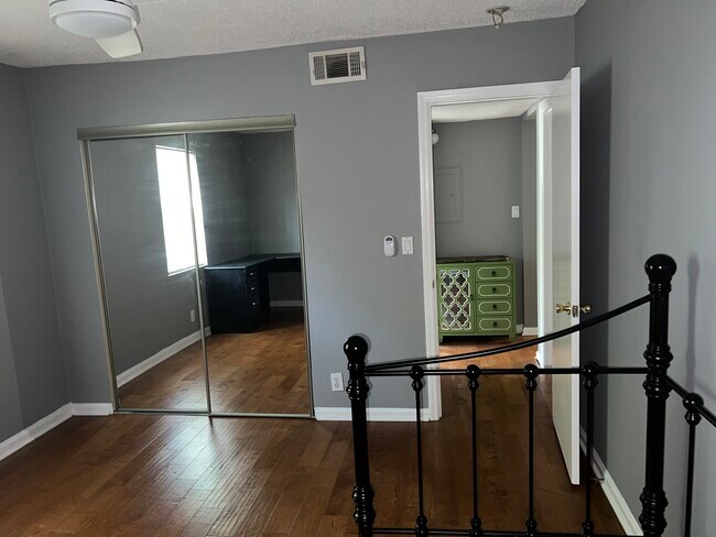 Building Photo - 315 Hilderbrand Dr