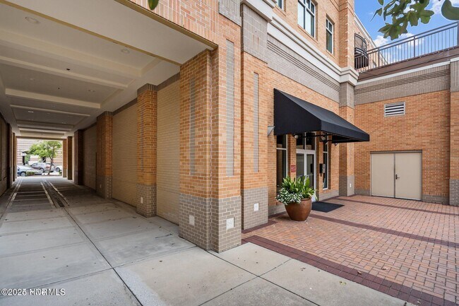 Building Photo - 6832 Main St