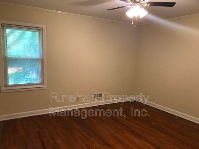 Building Photo - 2704 Ridgewood Ln