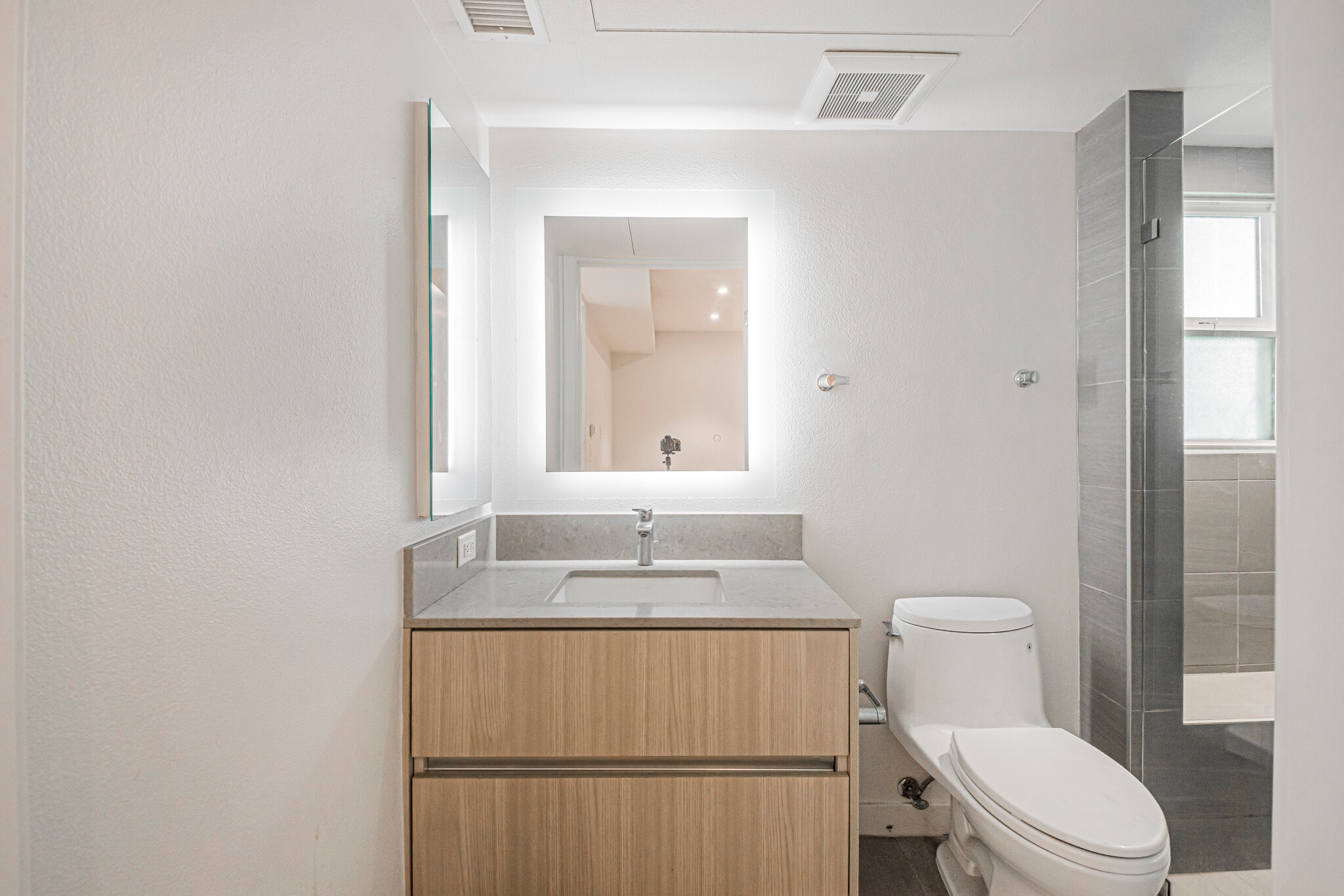 Building Photo - 5869.5B W 88th St