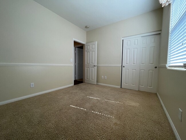 Building Photo - 2 BED / 2 BA - ALL APPLIANCES - COMMUNITY ...