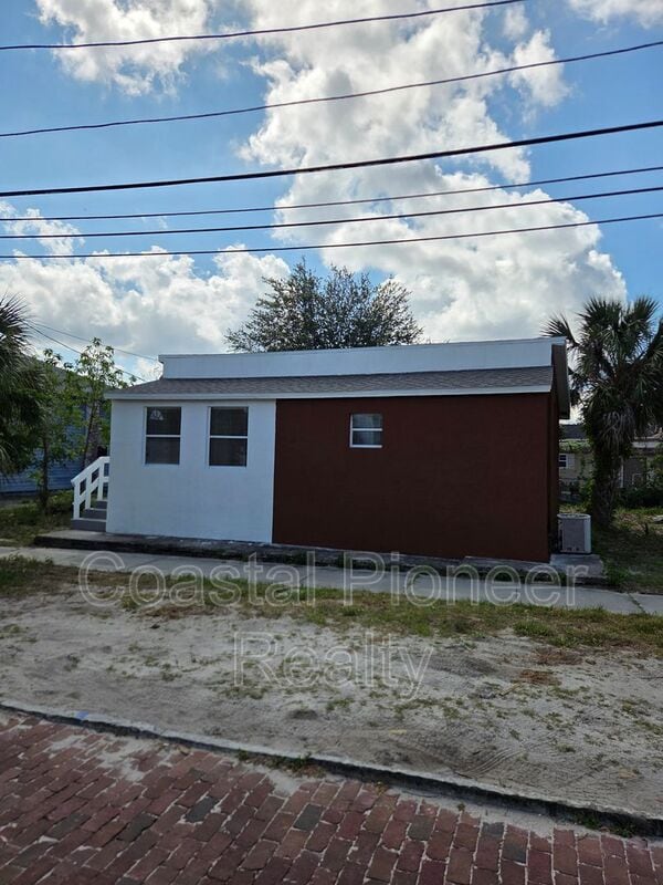 Building Photo - 606 Cross St