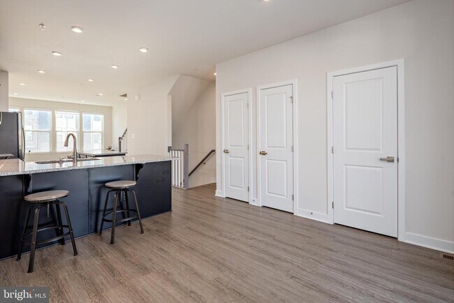 Building Photo - 1920 Four Roses St