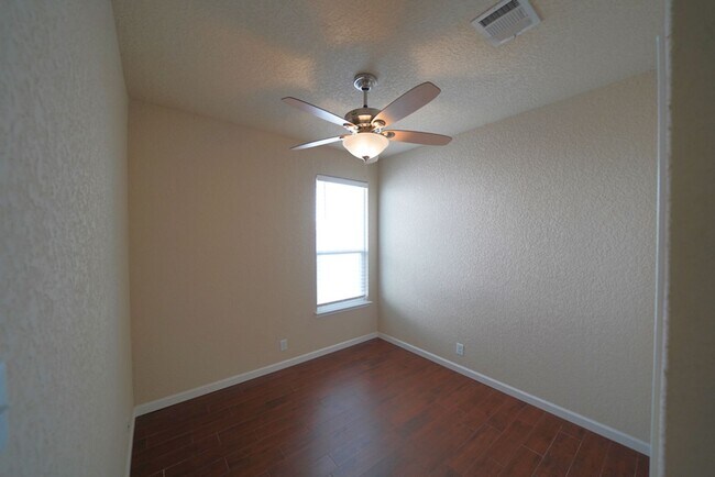 Building Photo - Beautiful One Story Home in Gated Community. Realtor Commission Offered: $500