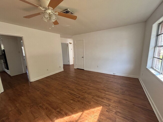 Building Photo - Shady Grove