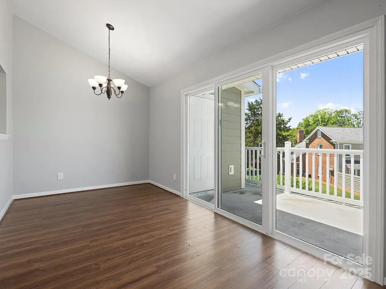 Building Photo - Room in Condo on S Vicksburg Park Ct