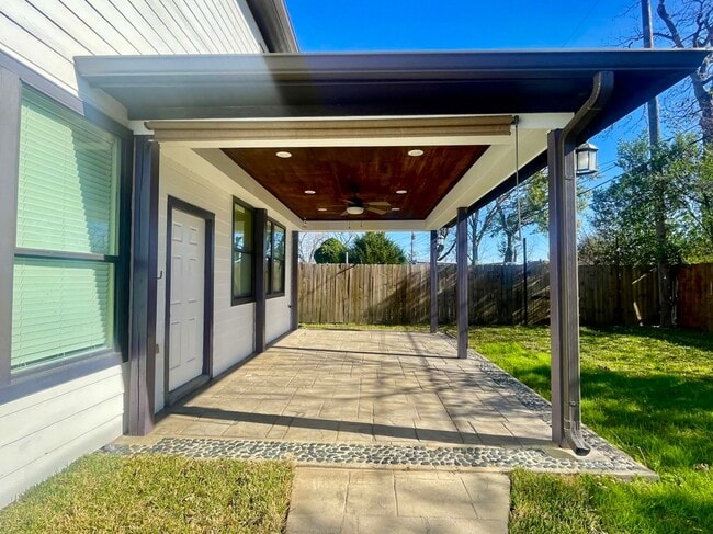 Building Photo - 6641 Midfield Dr