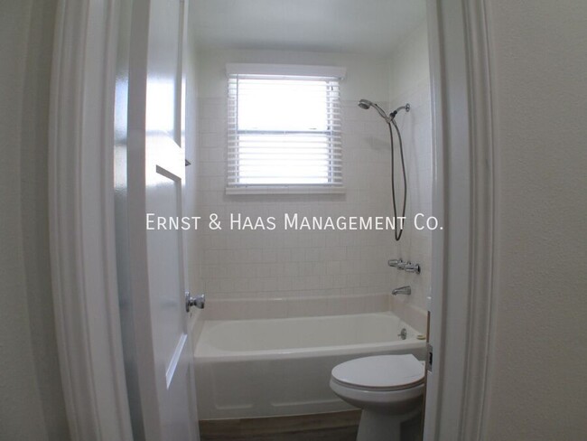 Building Photo - Lovely 1 Bedroom Apartment in Prime Bixby ...