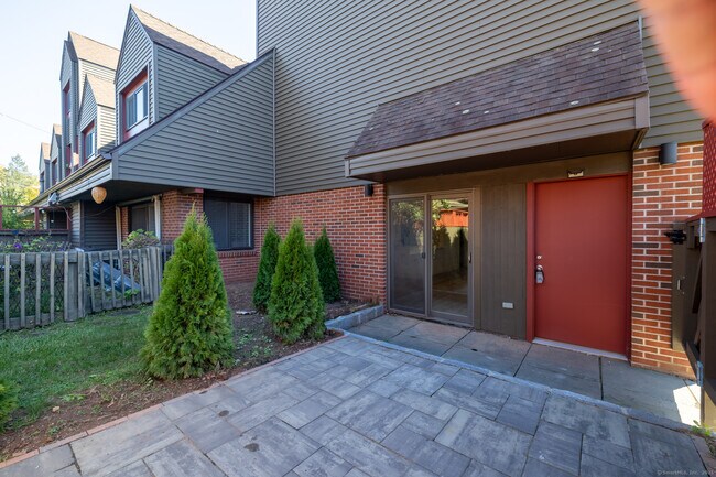Building Photo - 206 Montoya Dr