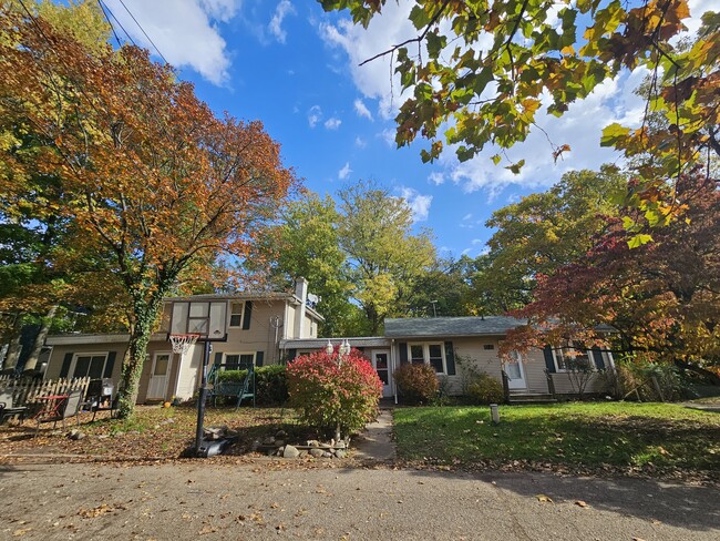 Building Photo - 45 Leitch Dr