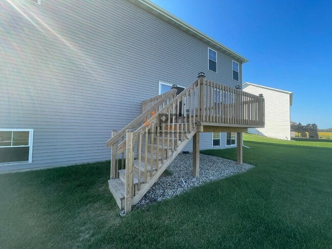 Building Photo - 6643 Prairie Rose Dr