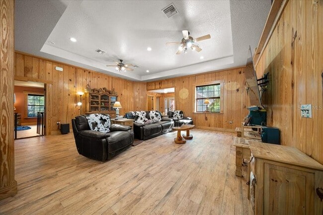 Building Photo - 3135 NE 49th St