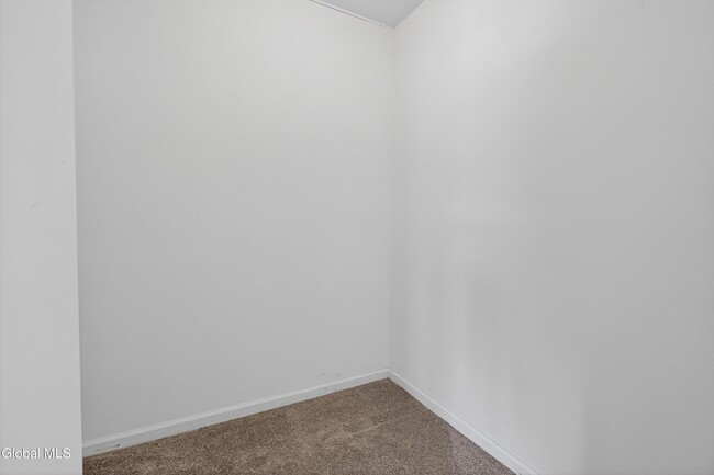 Building Photo - 17 Derby Dr