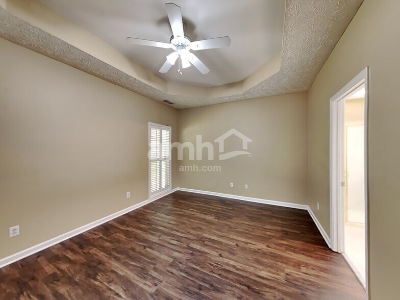 Building Photo - 4015 River Green Pkwy
