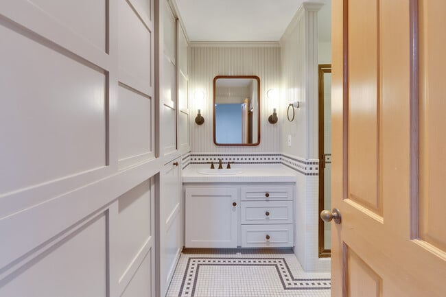 Building Photo - 408 Westwood Terrace