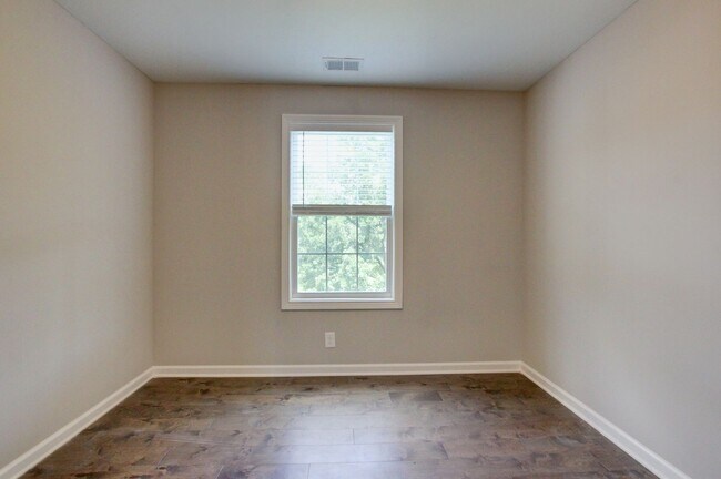 Building Photo - 1092 Barnhill Rd