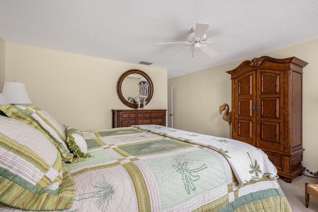 Building Photo - 2 Park Shores Cir