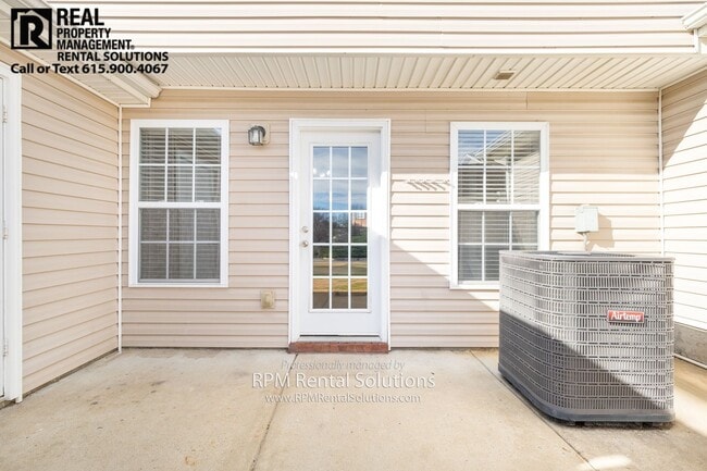 Building Photo - Amazing Smyrna 3BR townhome END-UNIT, just 1 mile from I-24!