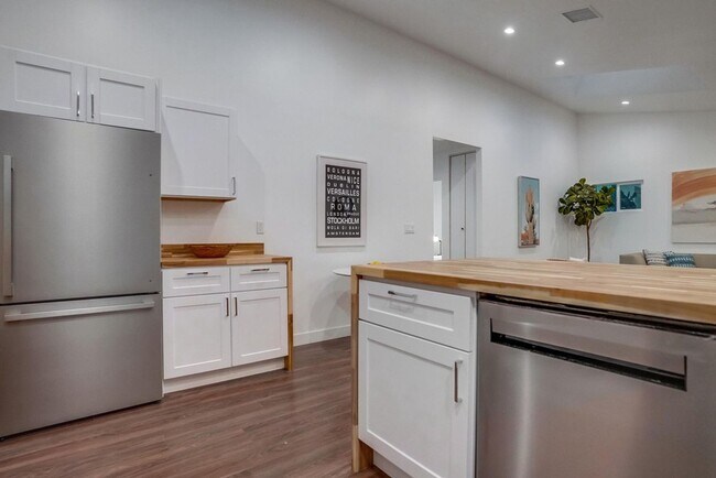 Building Photo - 5135 N Eagle Rock Blvd