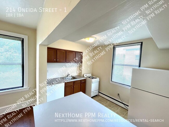Building Photo - 214 Oneida St