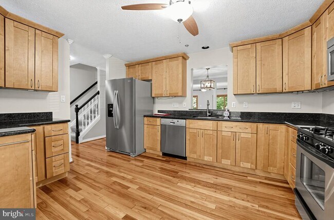 Building Photo - 2504 Smoketree Ln