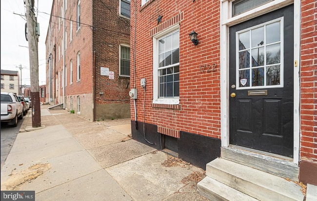 Building Photo - Spacious 4BR Home Steps from Frankford Ave | Private Patio + Tons of Natural Light