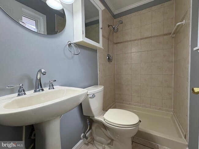 Building Photo - 12654 Valleywood Dr