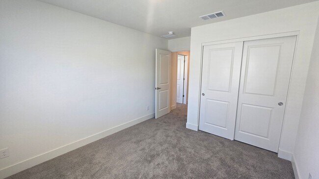 Building Photo - 5854 Altitude St