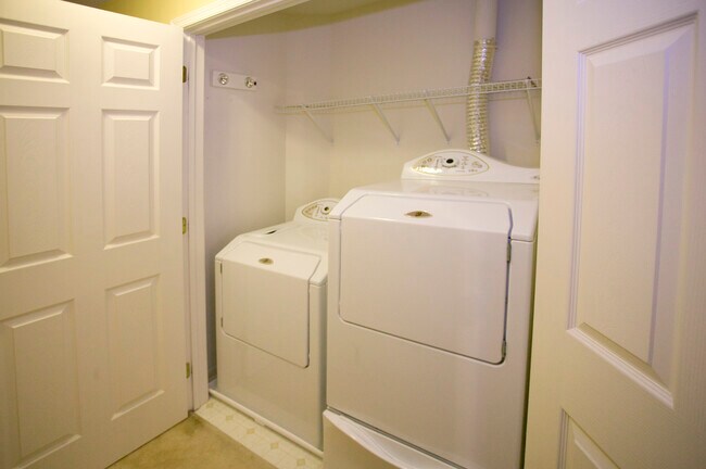 Building Photo - 42243 Black Rock Ter