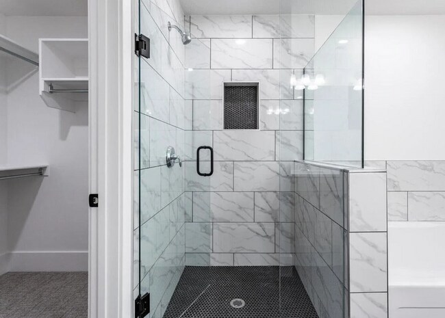 Building Photo - Stunning 3 Bedroom, 2.5 Bathroom in Beautiful Desert Color Community