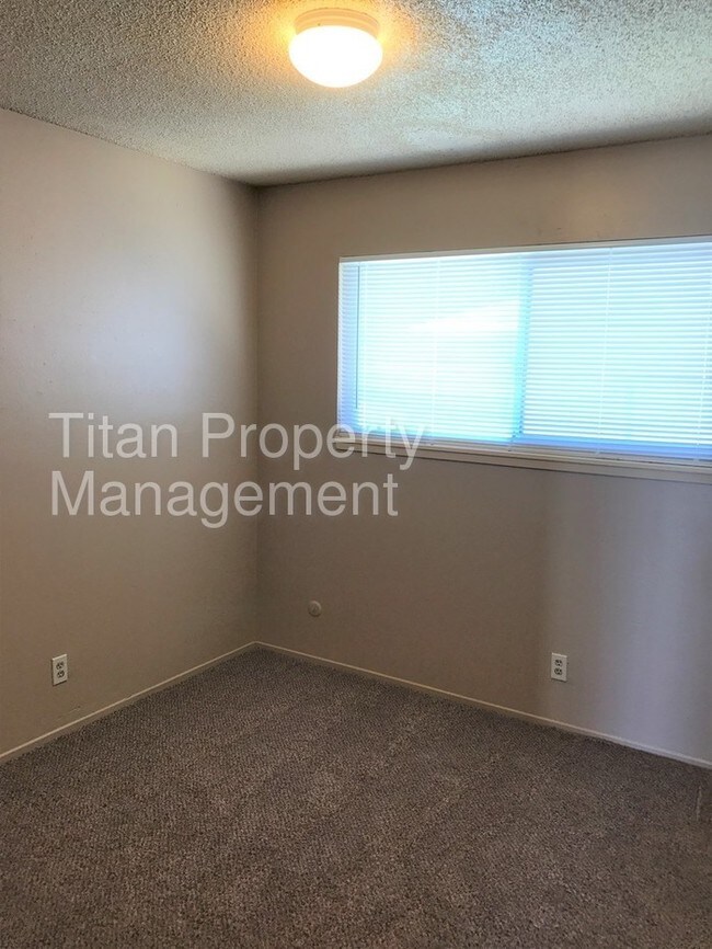 Building Photo - 1400 Harris Ave