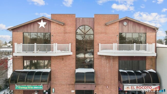 Building Photo - 937 Post Rd