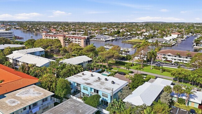 Building Photo - 842 SE 19th Ave