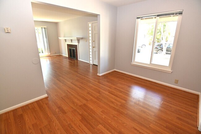 Building Photo - Darling Home 3 bd / 1 ba home near Valley Fair & Santana Row with HUGE backyard