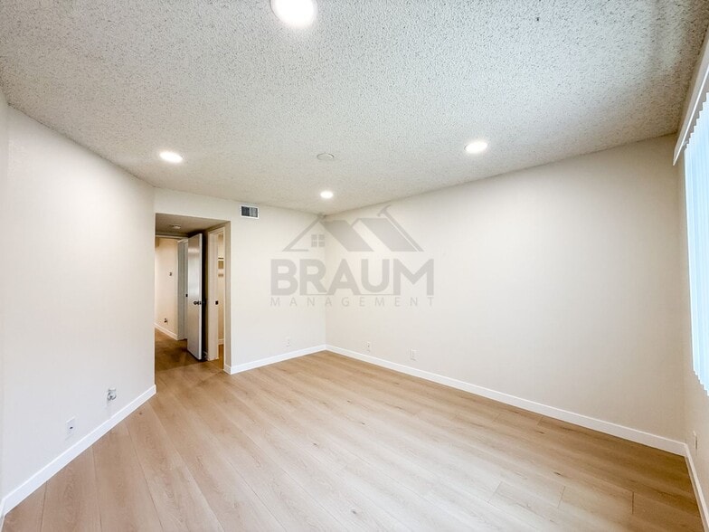 Building Photo - 4638 Tilden Ave