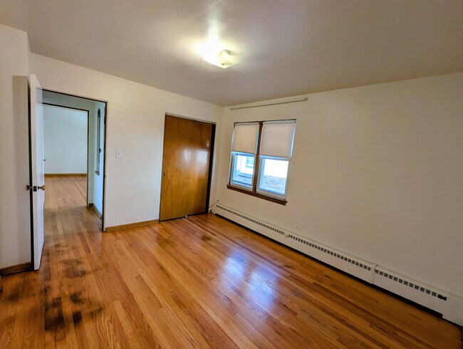 Building Photo - 5615 N Kimball Ave