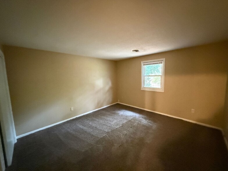 Building Photo - 5633 Bluebird Ct