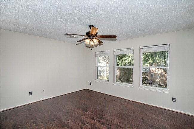 Building Photo - 431 Sunset Dr