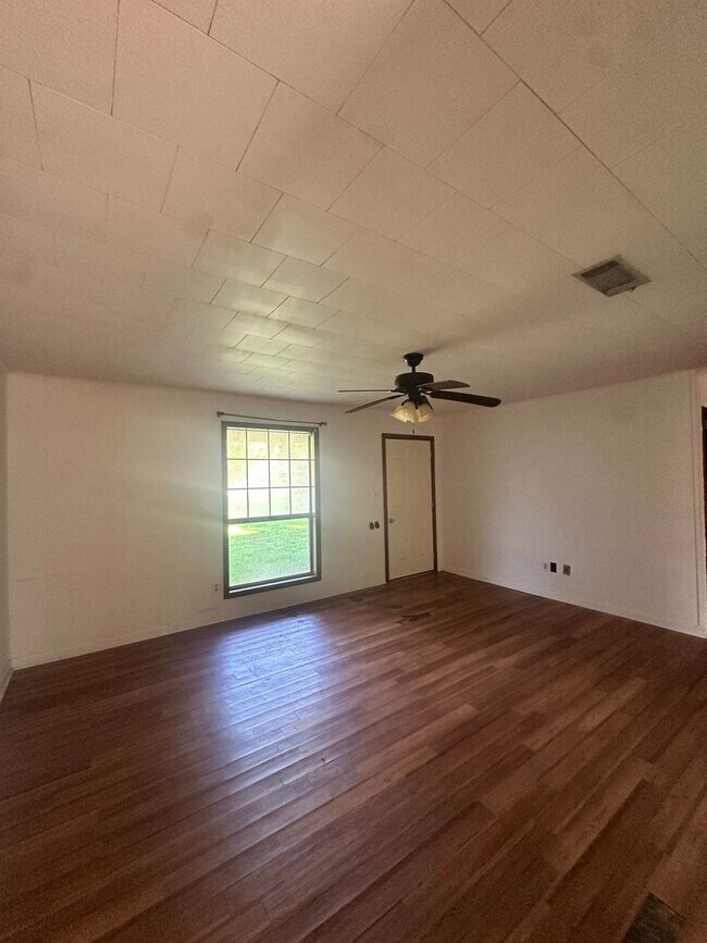 Building Photo - 3/2 Spacious Home in Oakdale