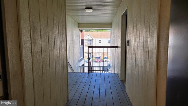 Building Photo - 102 Chesterfield Ln