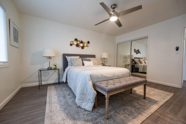 Building Photo - Van Dyke Triplex