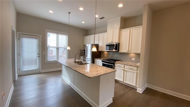 Building Photo - 4426 Kerrington Ave