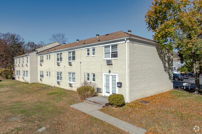 Building Photo - 2633 South Rd