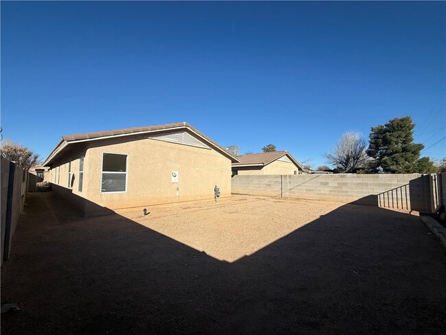 Building Photo - 2748 Southern Ave