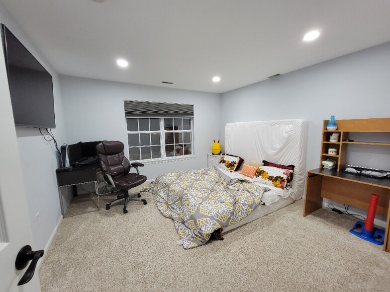 Building Photo - 32 Chatham Ct