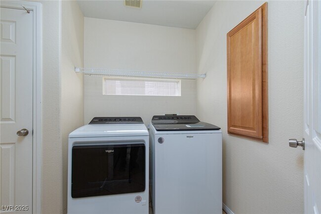 Building Photo - 10651 Medicine Bow St