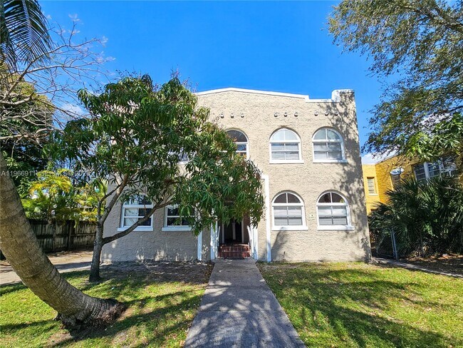 Building Photo - 2007 SW 10th St