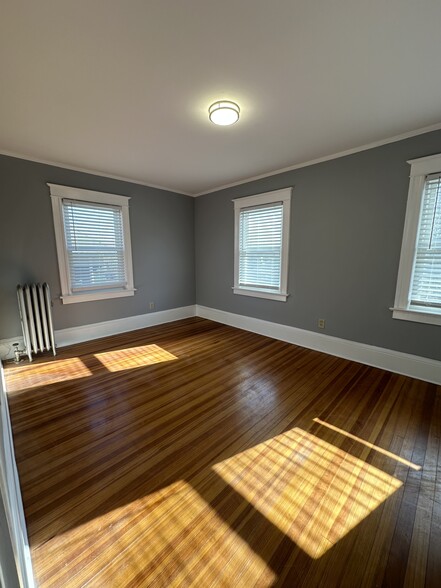 Primary bedroom - 70 Livingston Ave